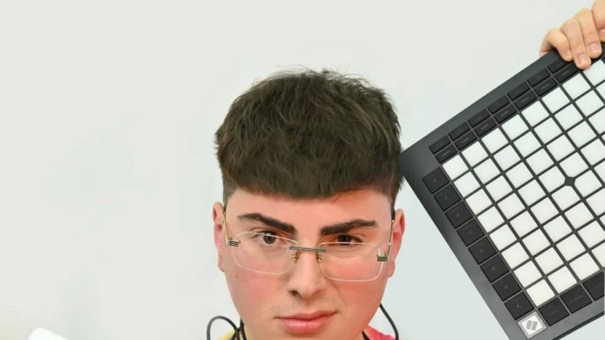 Noya, 23 anos: o mais jovem produtor de Sanremo por trás de “Poesie clandestine” de LDA e Aka 7even