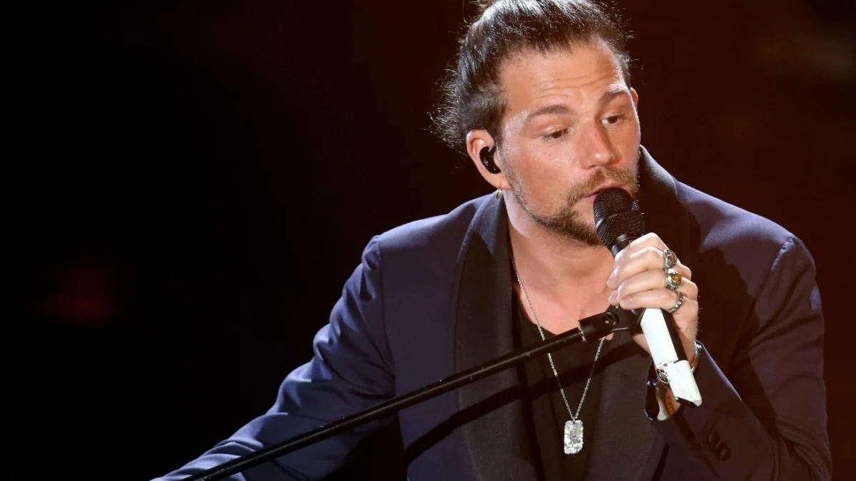 Enrico Nigiotti se prepara para Sanremo: rotina, paternidade e novo álbum "Maledetti Innamorati"