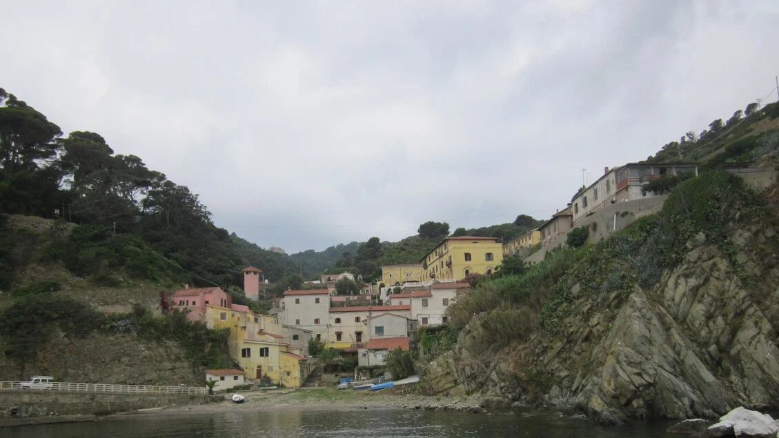 Abertas as reservas para visitas à ilha-cárcere de Gorgona: 30 saídas guiadas em 2026