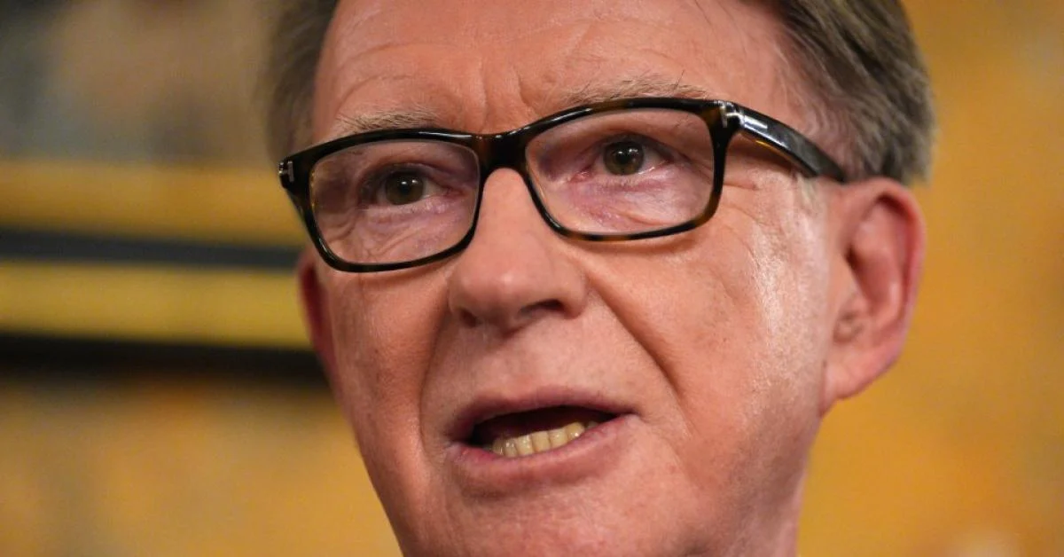 Caso Epstein: Ex-embaixador Peter Mandelson é preso em Londres por "má conduta em cargo público"