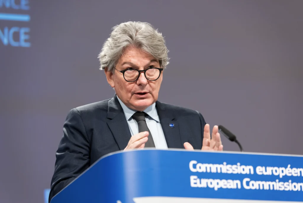 Parlamento Europeu discute proibição de entrada nos EUA contra Thierry Breton e ativistas digitais