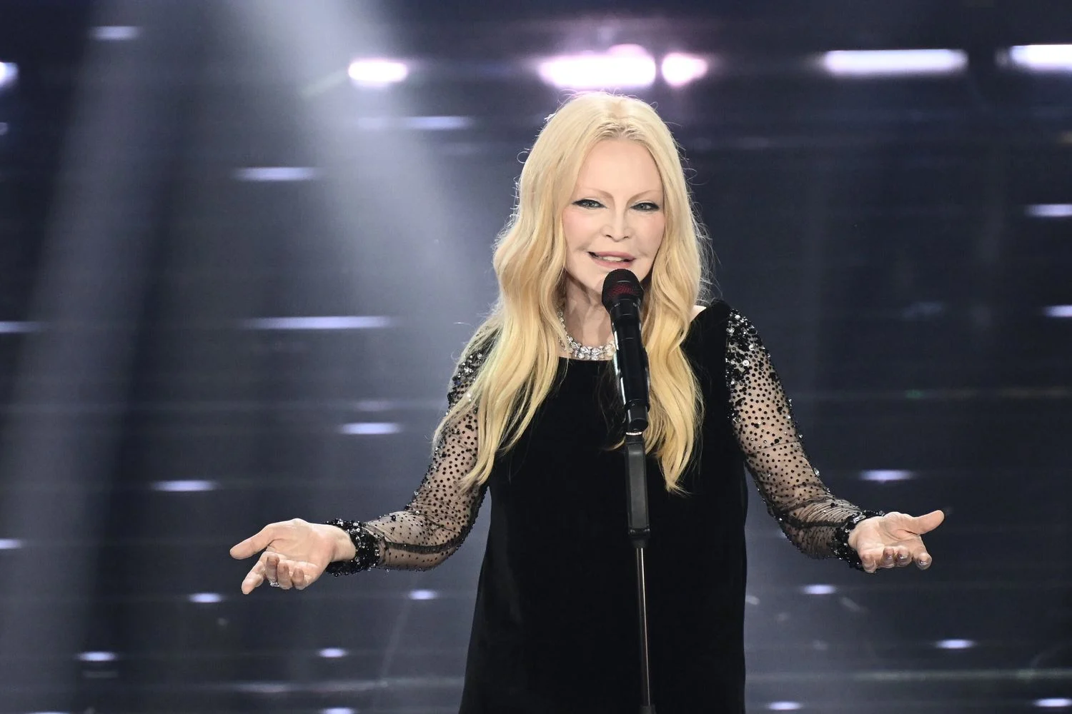 Patty Pravo em Sanremo 2026: o minimalismo dramático de Simone Folco que roubou a cena
