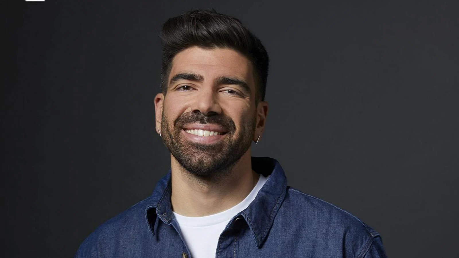 Gianluca Gazzoli: a voz que guia as Novas Propostas de Sanremo entre rádio, podcast e coragem pessoal