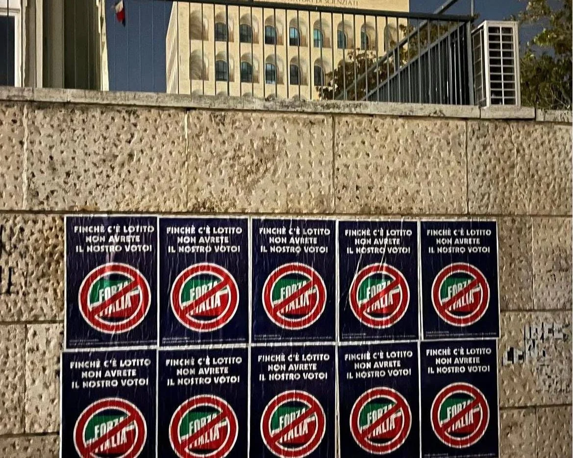 Torcedores da Lazio espalham 15 mil manifestos riscando símbolo da Forza Italia contra Lotito