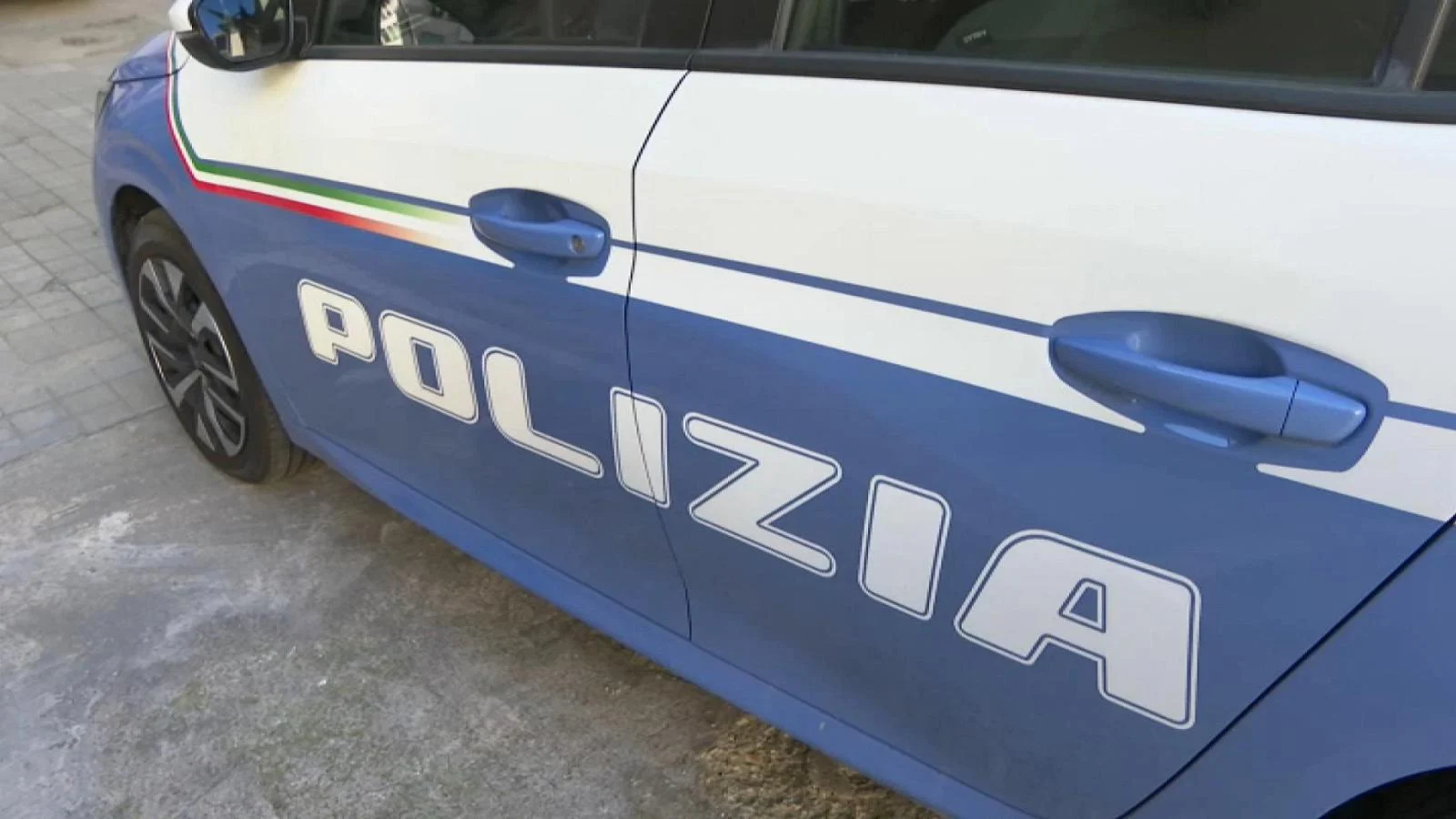 Homicídio no centro de Livorno: homem na casa dos 50 esfaqueado em escritório