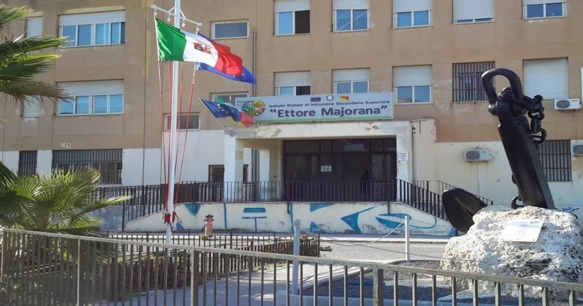 Gela, aggredisce compagno di scuola con il martello, forse vendetta per bullismo — rainews.it