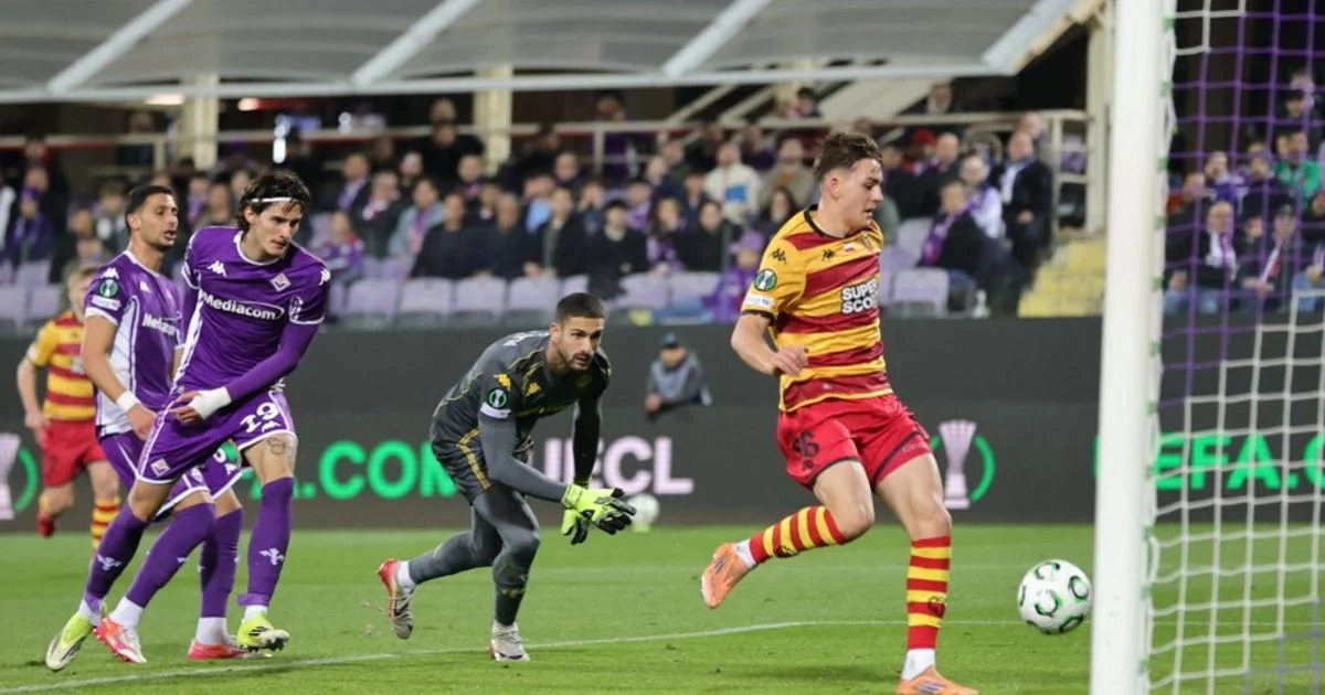 Fiorentina sofre, mas avança na Conference League após prorrogação contra Jagiellonia