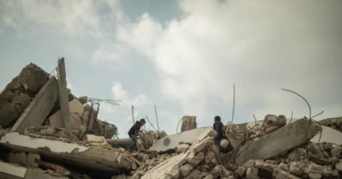 Gaza: fossas comuns em hospitais, corpos com mãos amarradas e sepultamentos por bulldozer — o que a documentação revela