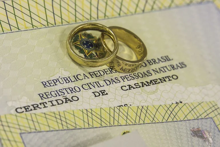 Cidadania Italiana por Casamento: Vou me mudar da Itália, Preciso Recomeçar o Processo? Saiba Como Proceder