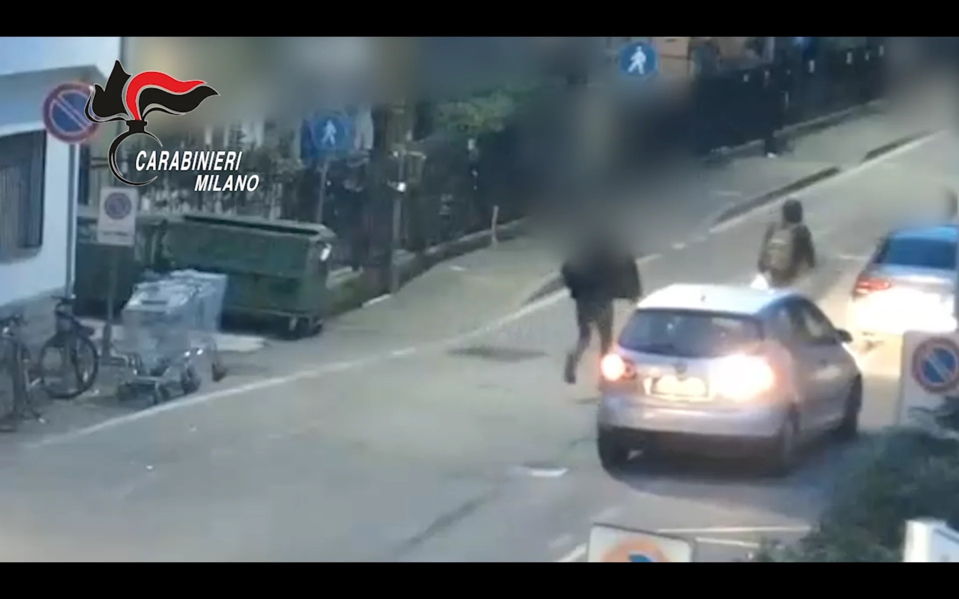 Esfaqueamento em Paderno Dugnano: egípcio de 33 anos detido após vídeo das câmeras flagrar ataque