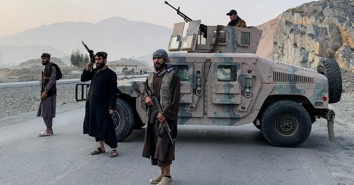 Paquistão ataca Kabul e Kandahar: escalada que pode reacender a guerra no Afeganistão