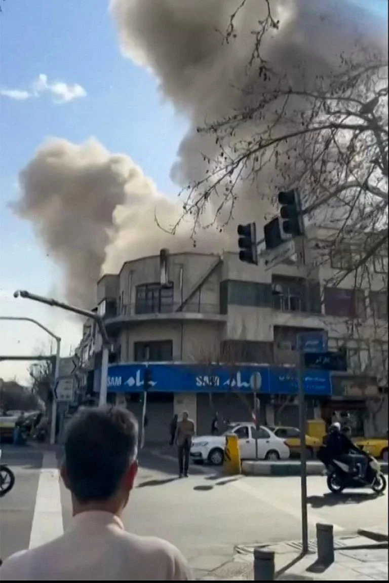 Piani e obiettivi dell'attacco di USA ed Israele all'Iran. Ayatollah nel bunker segreto — rainews.it