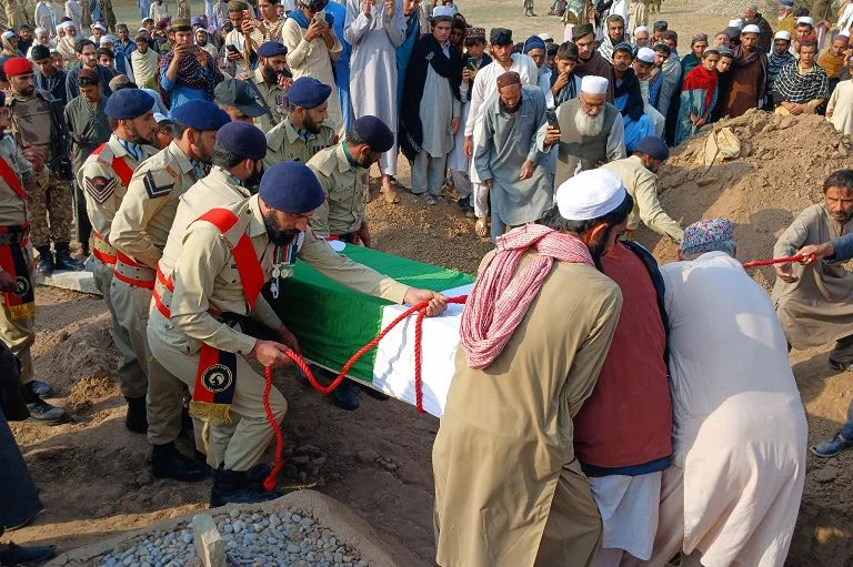 Afghanistan-Pakistan, due forti esplosioni a Jalalabad — rainews.it