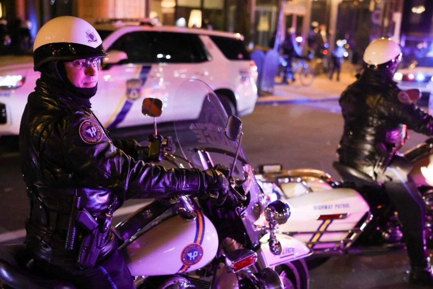 Kansas impõe 'sexo de nascimento' em documentos e exige devolução de patentes de pessoas transgender