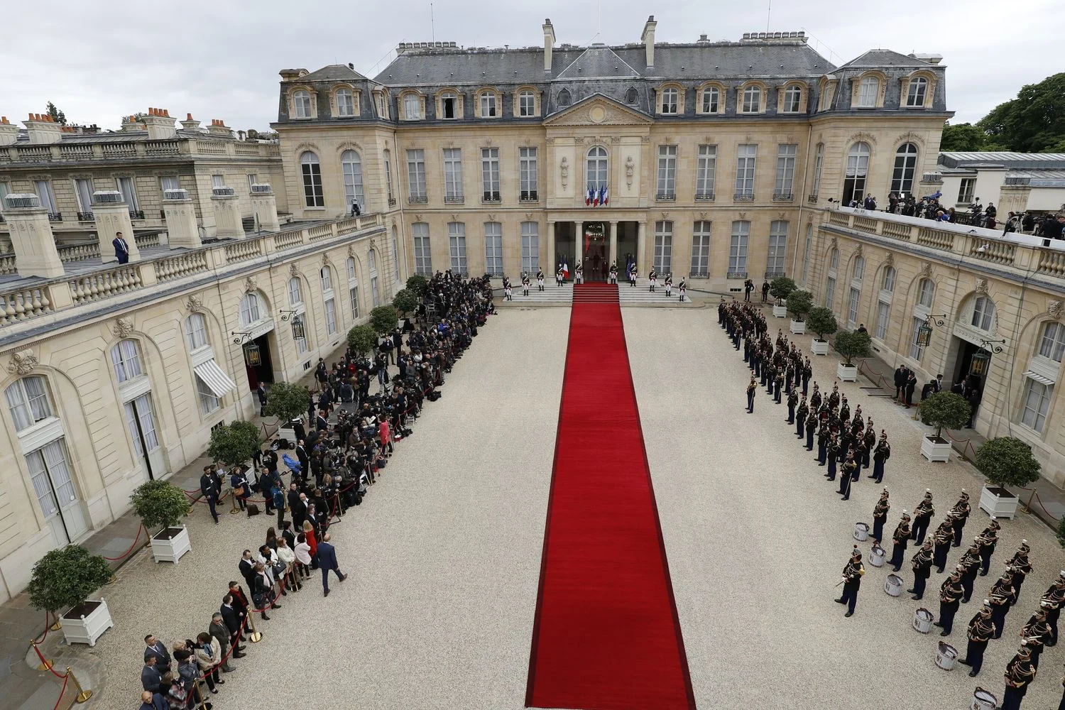 Furto de porcelanas no Palácio do Eliseu: três réus enfrentam até 8 meses de prisão