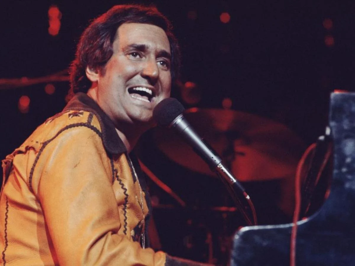 Morre Neil Sedaka, ícone da canção pop: autor de 'Calendar Girl' e 'Breaking Up Is Hard to Do'