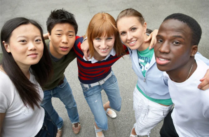 UE em 2024: 4,2 milhões de imigrantes extra‑UE, mas nascidos no exterior sofrem mais discriminação, diz Eurostat