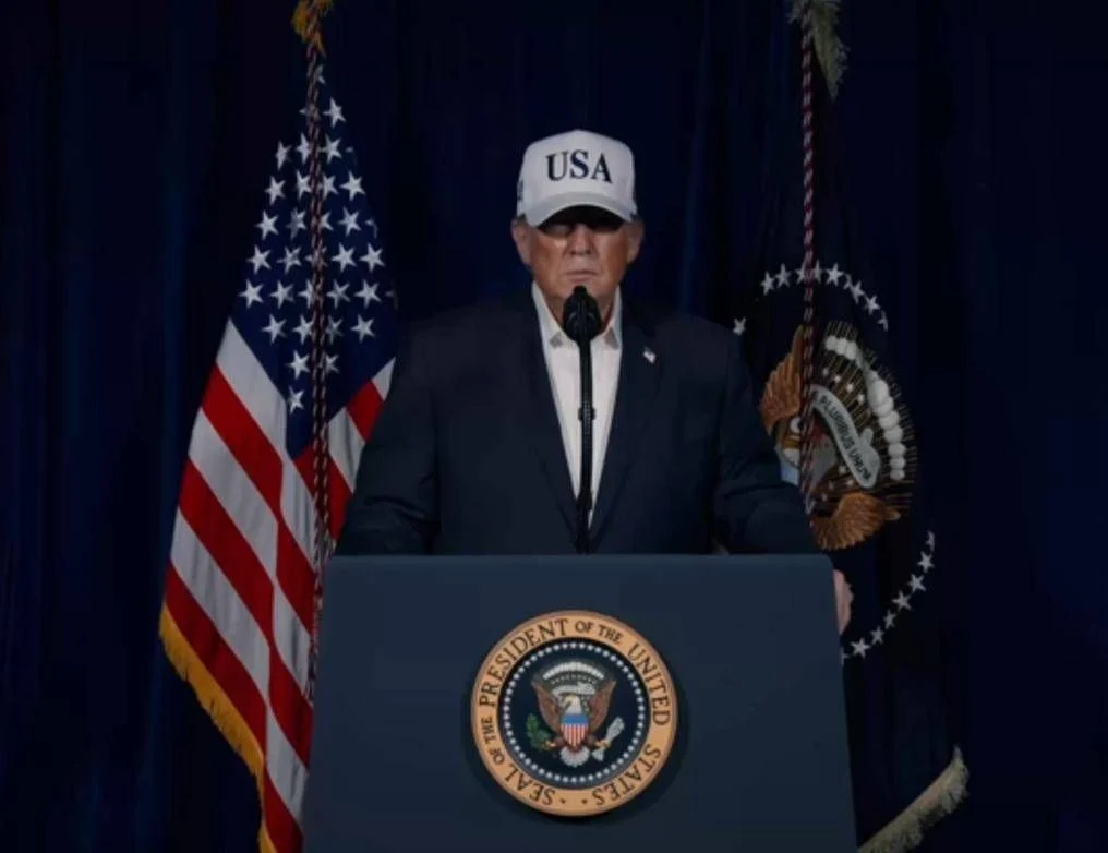 Trump anuncia ataque ao Irã e convoca população a 'tomar o poder' — jogada de alto risco