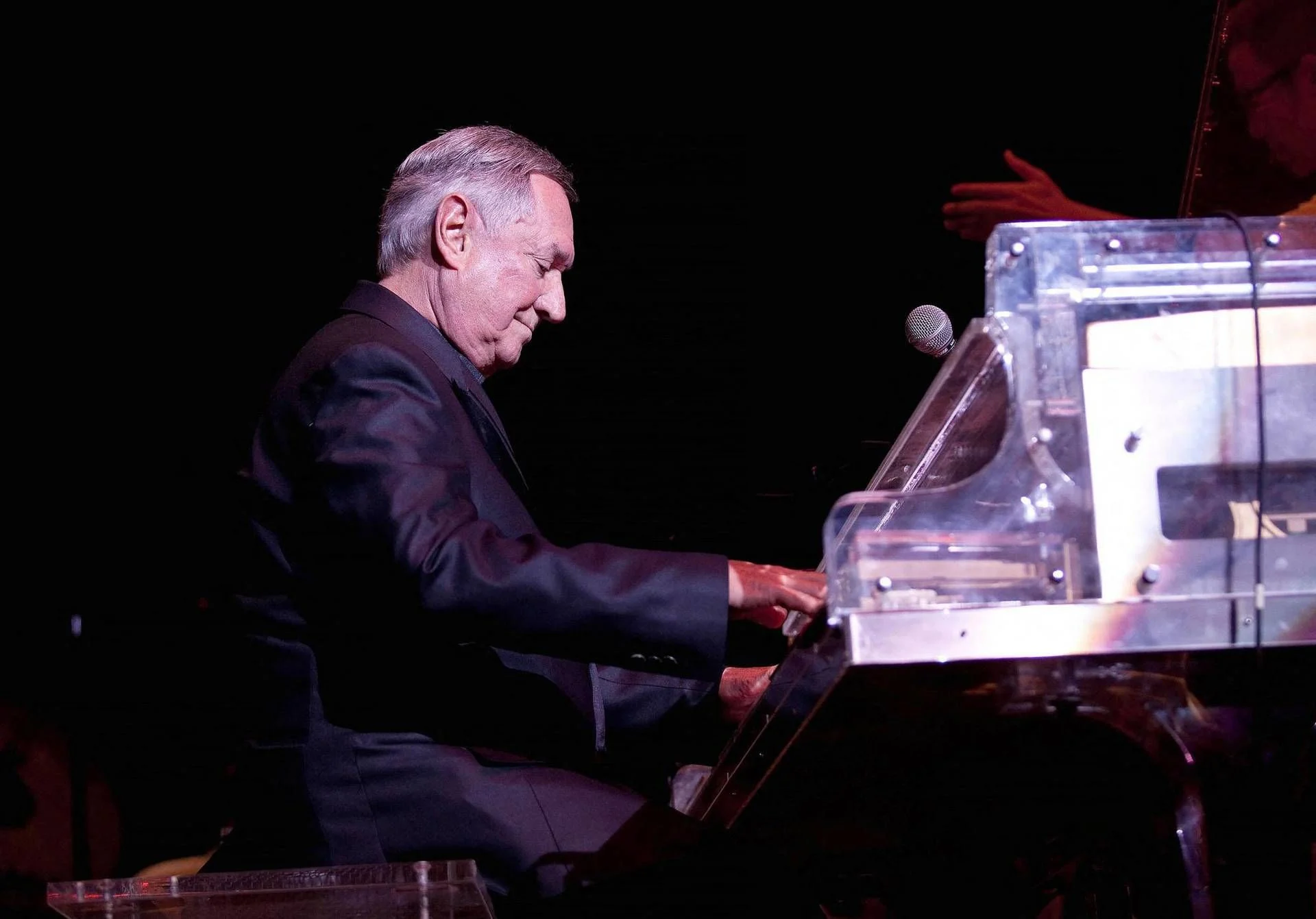 Morre Neil Sedaka, ícone do pop americano que escreveu a trilha dos jukebox