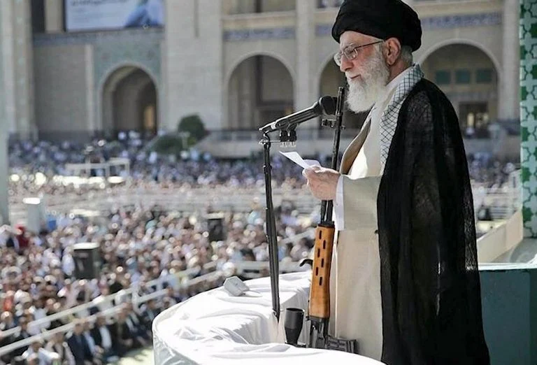 Guida spirituale o feroce dittatore, Ali Khamenei "è morto". Il nodo della successione — rainews.it