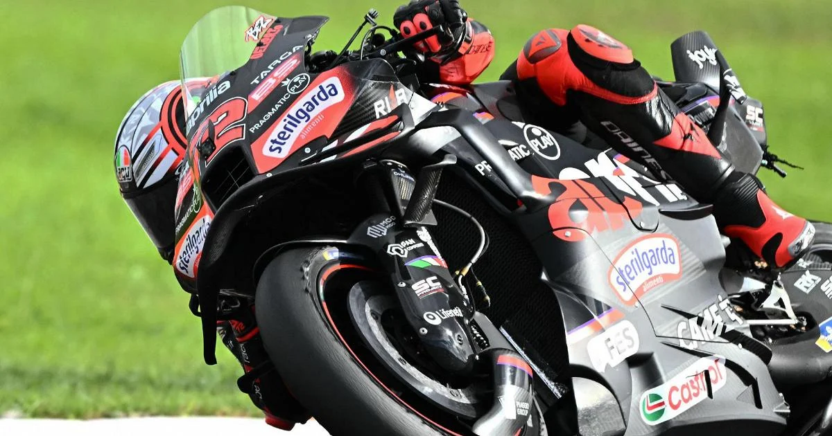 Bezzecchi domina em Buriram: vitória da Aprilia no GP da Tailândia; Marc Márquez abandona