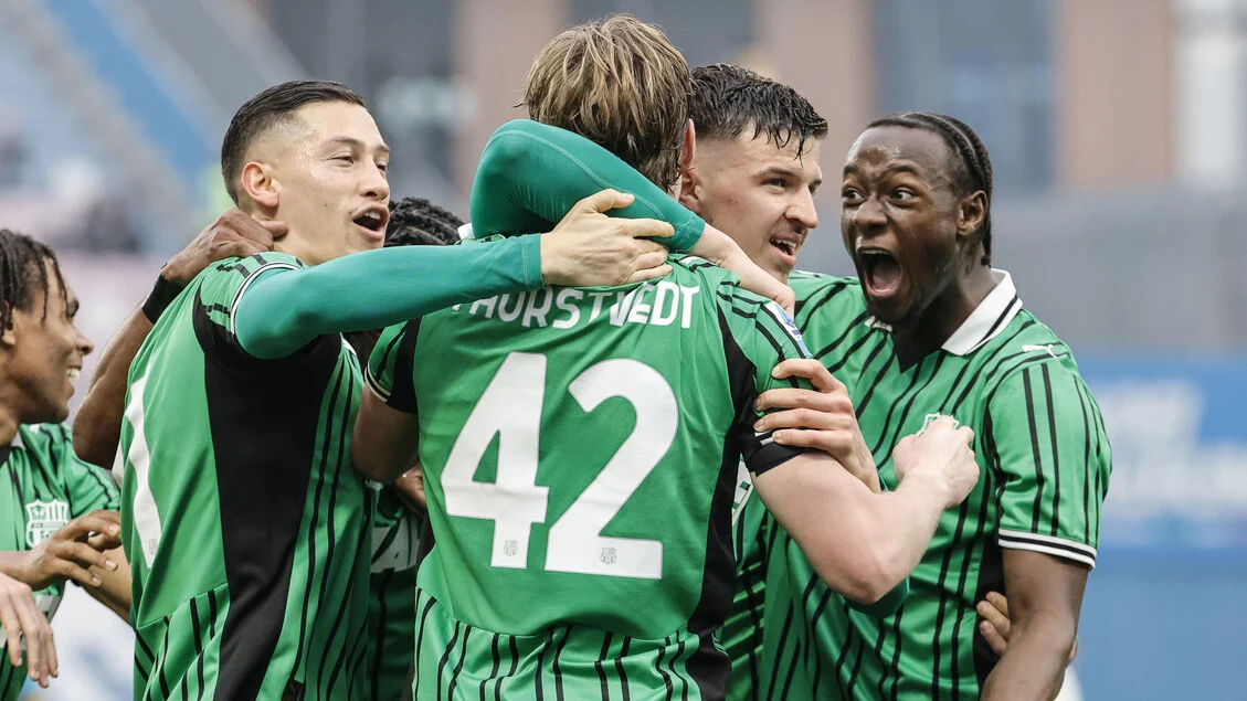 Sassuolo supera Atalanta por 2-1 em casa e confirma série de vitórias mesmo com 10 jogadores