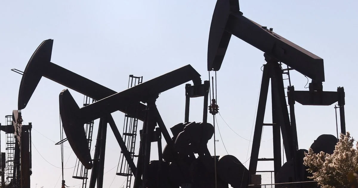 Ataque ao Irã pressiona o preço do petróleo: risco de salto acima de US$100 e dilema da OPEC