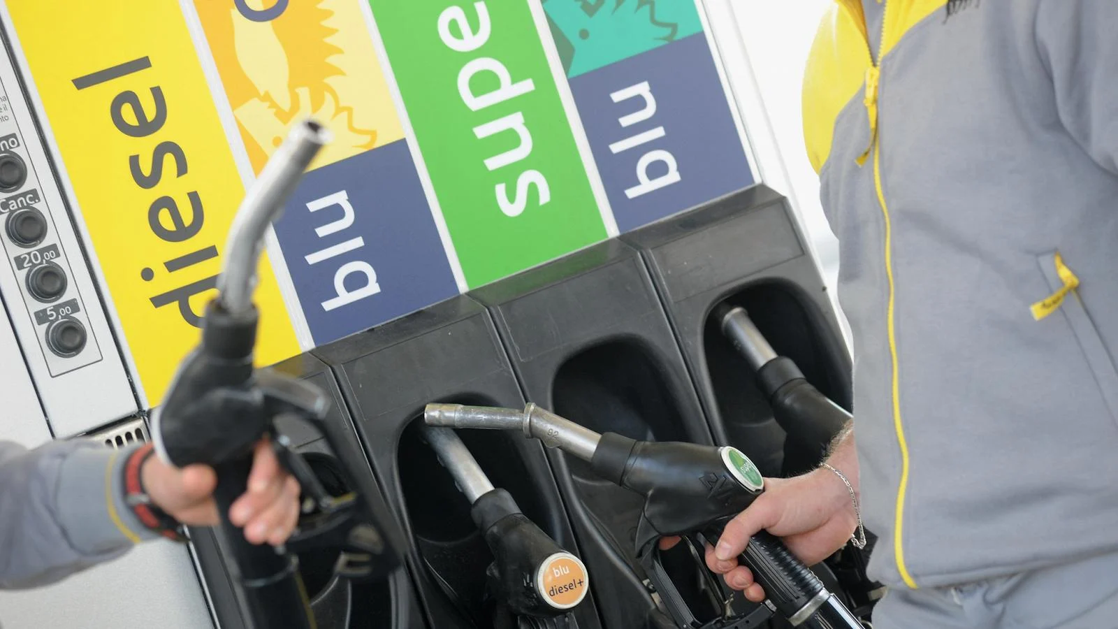 Preços da gasolina sob pressão: gás dispara 39% após ataque ao Irã e coloca mercados sob ataque