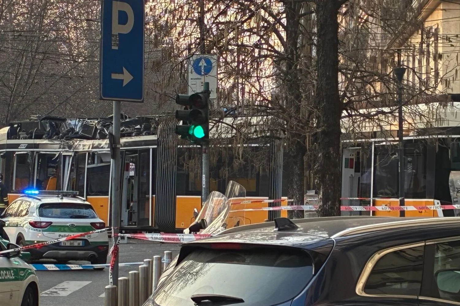 Tram descarrilha em Porta Venezia: dois mortos e cerca de 50 feridos em incidente na zona de Giardini Montanelli
