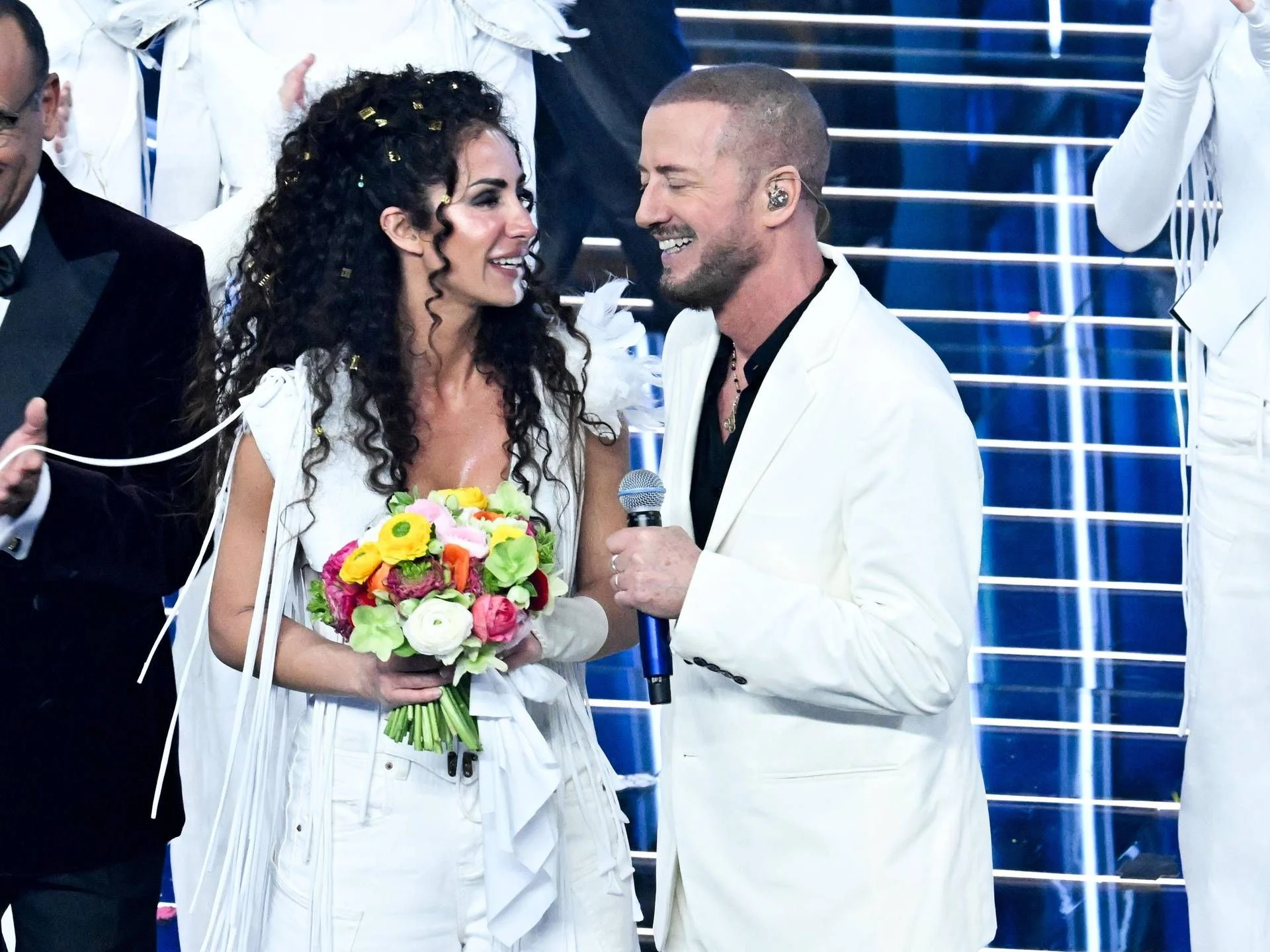 Raf emociona Sanremo: 'Ora e per sempre' dedicada à esposa Gabriella Labate