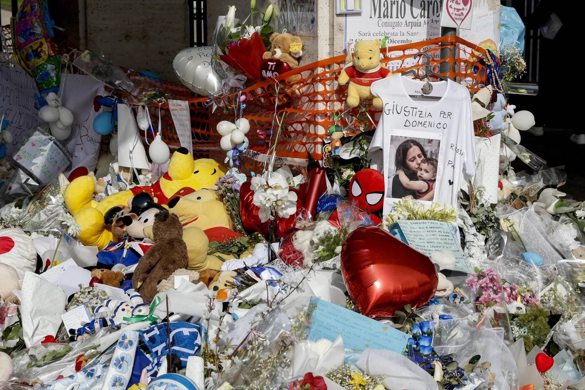 Funerais de Domenico em Nola; perícia terá 120 dias após auditoria apontar falhas no transplante