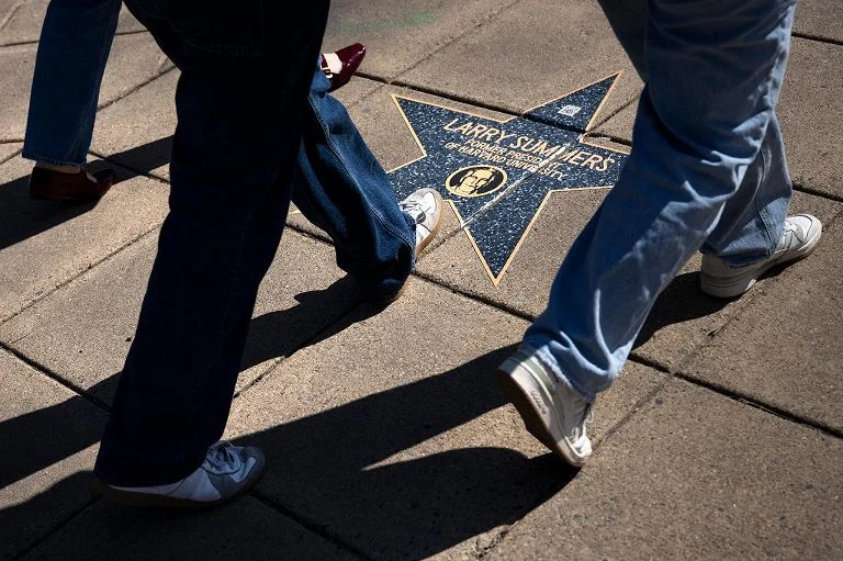 Una Epstein Walk of Shame spunta a pochi passi dalla Casa Bianca — rainews.it