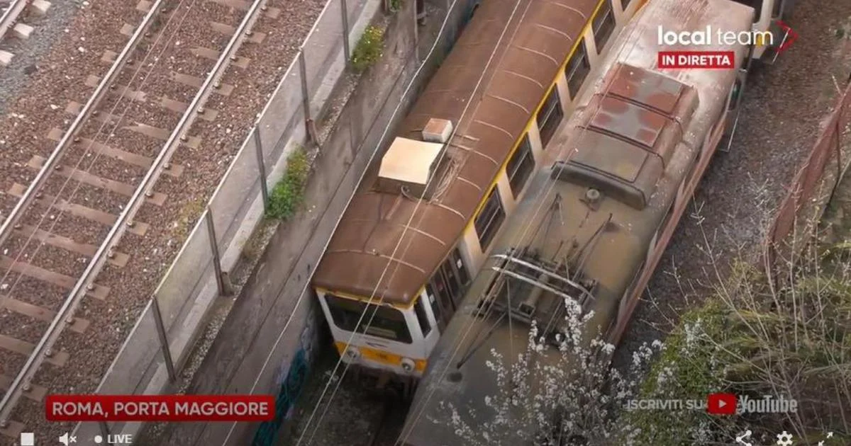 Colisão entre dois trens da Atac na zona da Prenestina em Roma; não há feridos até o momento