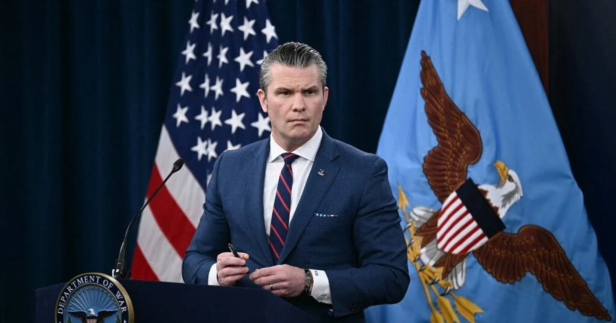 Irã: Hegseth afirma que EUA e Israel alcançaram vitória inicial e buscam controle total dos céus