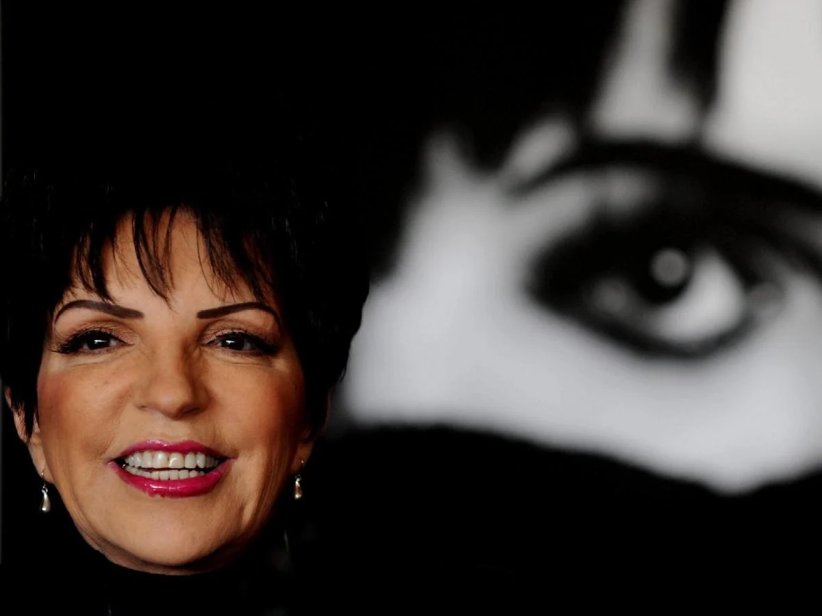 Liza Minnelli: vida em cabaret entre alturas vertiginosas e abismos — a autobiografia que revela tudo