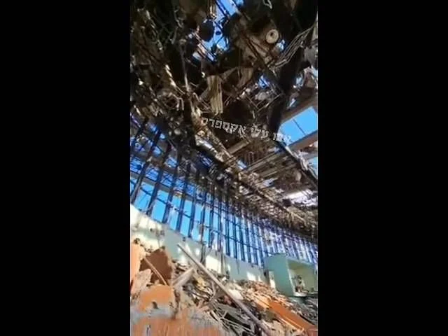 Estádio Azadi em Teerã é totalmente destruído após ataque conjunto dos EUA e Israel
