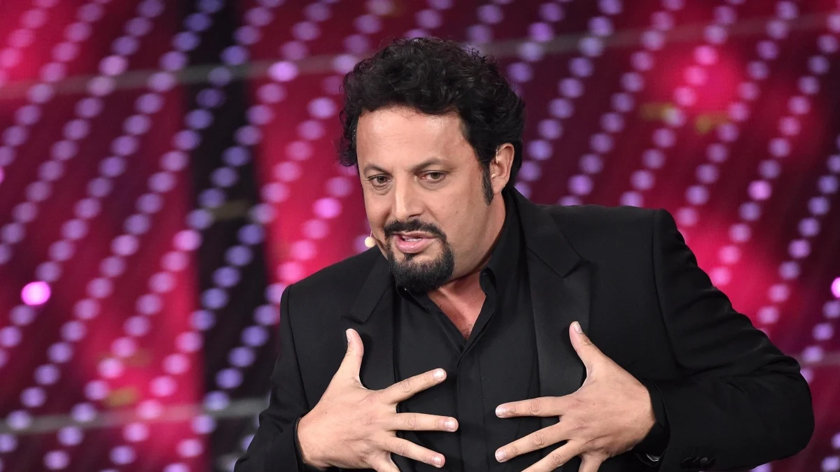 Enrico Brignano leva humor e emoção a ChorusLife com 'Bello di mamma!' — homenagem à mãe Anna