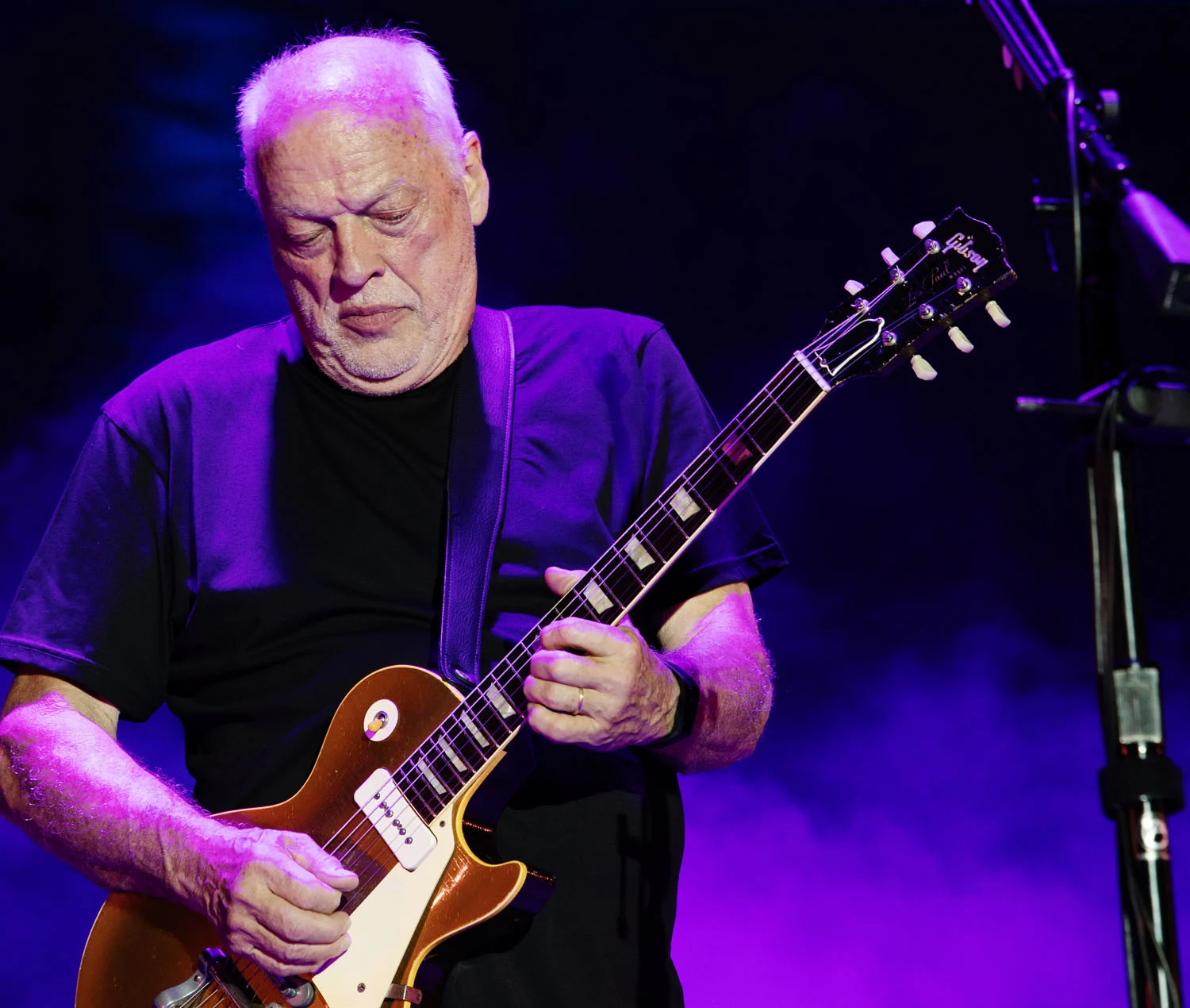 David Gilmour faz 80 anos: a entrada nos Pink Floyd, a rixa com Roger Waters e o legado da guitarra