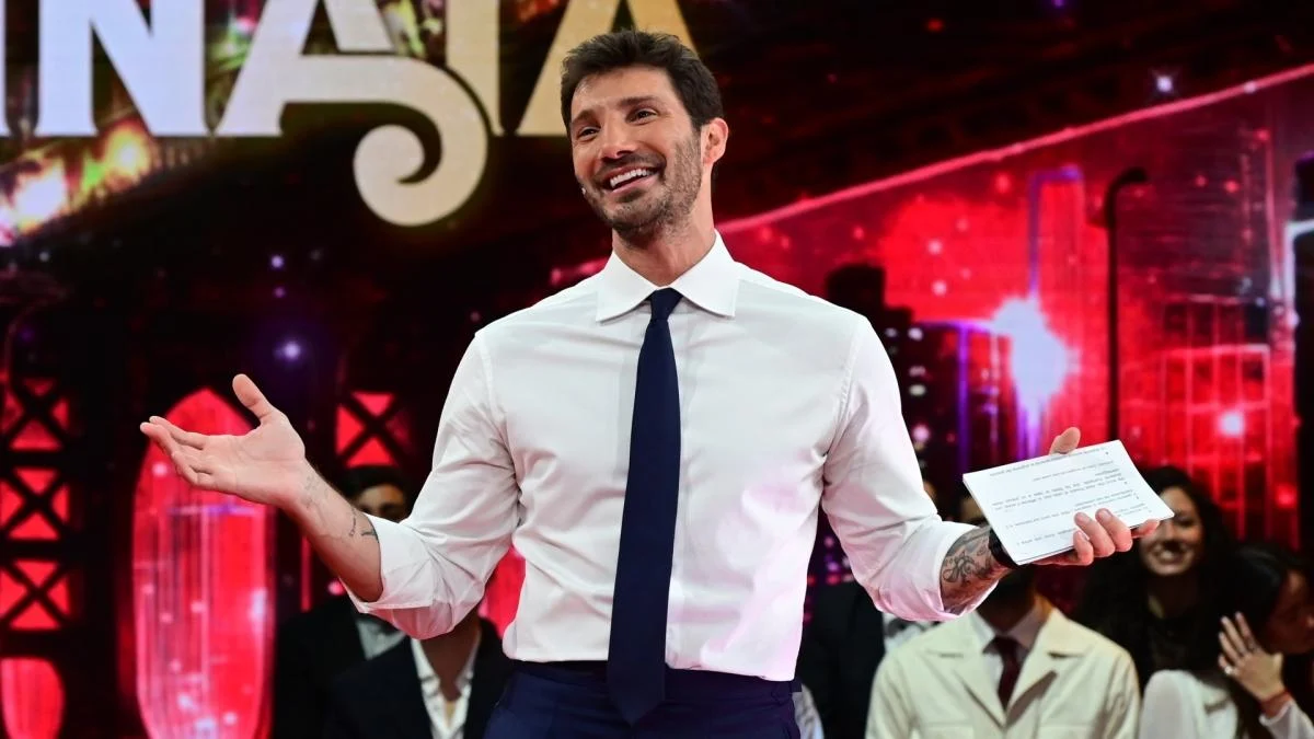 Stefano De Martino dá salto inesperado: condução de Sanremo divide percepção após 'Stasera tutto è possibile'