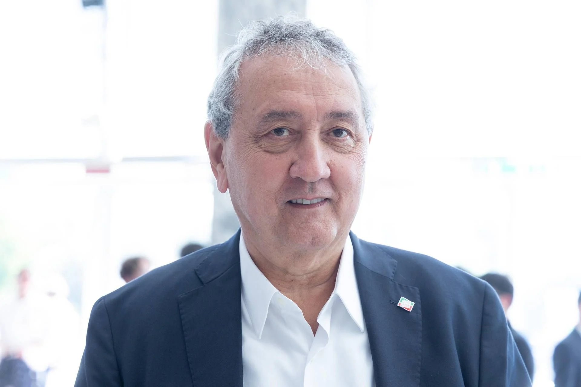 Gafe parlamentar: honraria de Andrea Romoli foi confundida com 'cruz céltica', critica Barelli