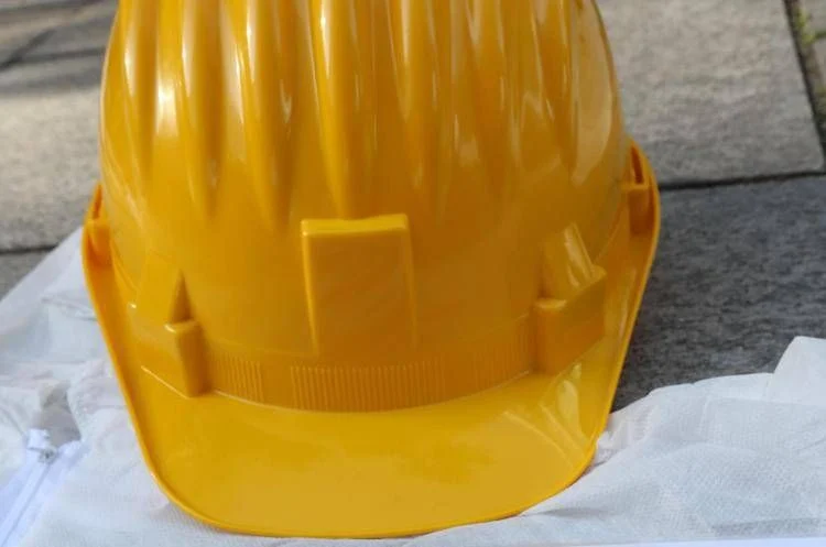 Operário romeno de 51 anos morre esmagado por pá mecânica em cava de tufo em Riano (Roma)