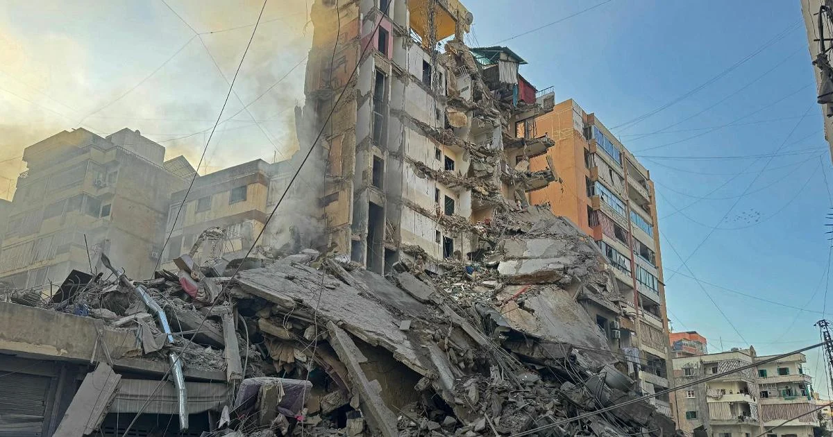 Irã amplia ataque: mísseis sobre Teerã, ataque naval à base de Al Dhafra e alerta na Europa