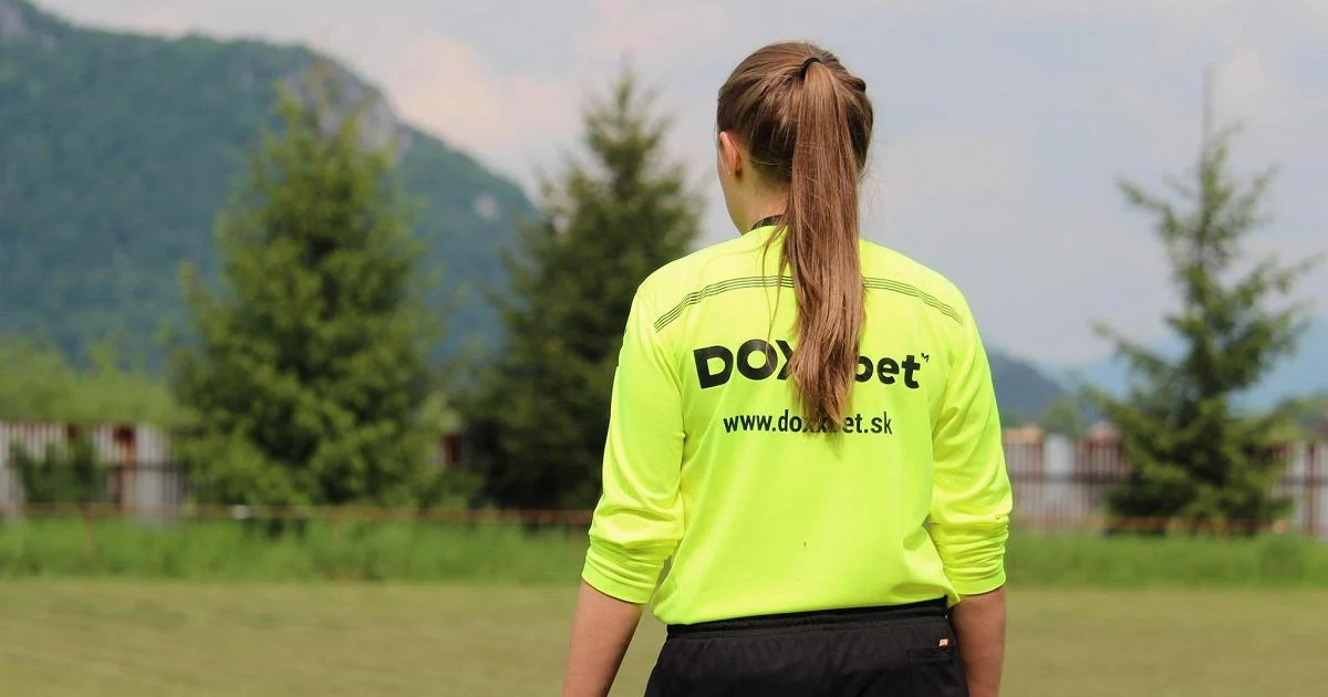 Árbitra de 17 anos é agredida com socos e tapas durante jogo juvenil na Sardenha