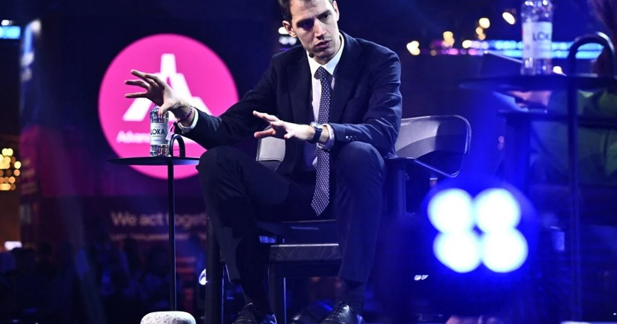 Mistral AI muda rumo: de desafiante de OpenAI a parceiro industrial europeu