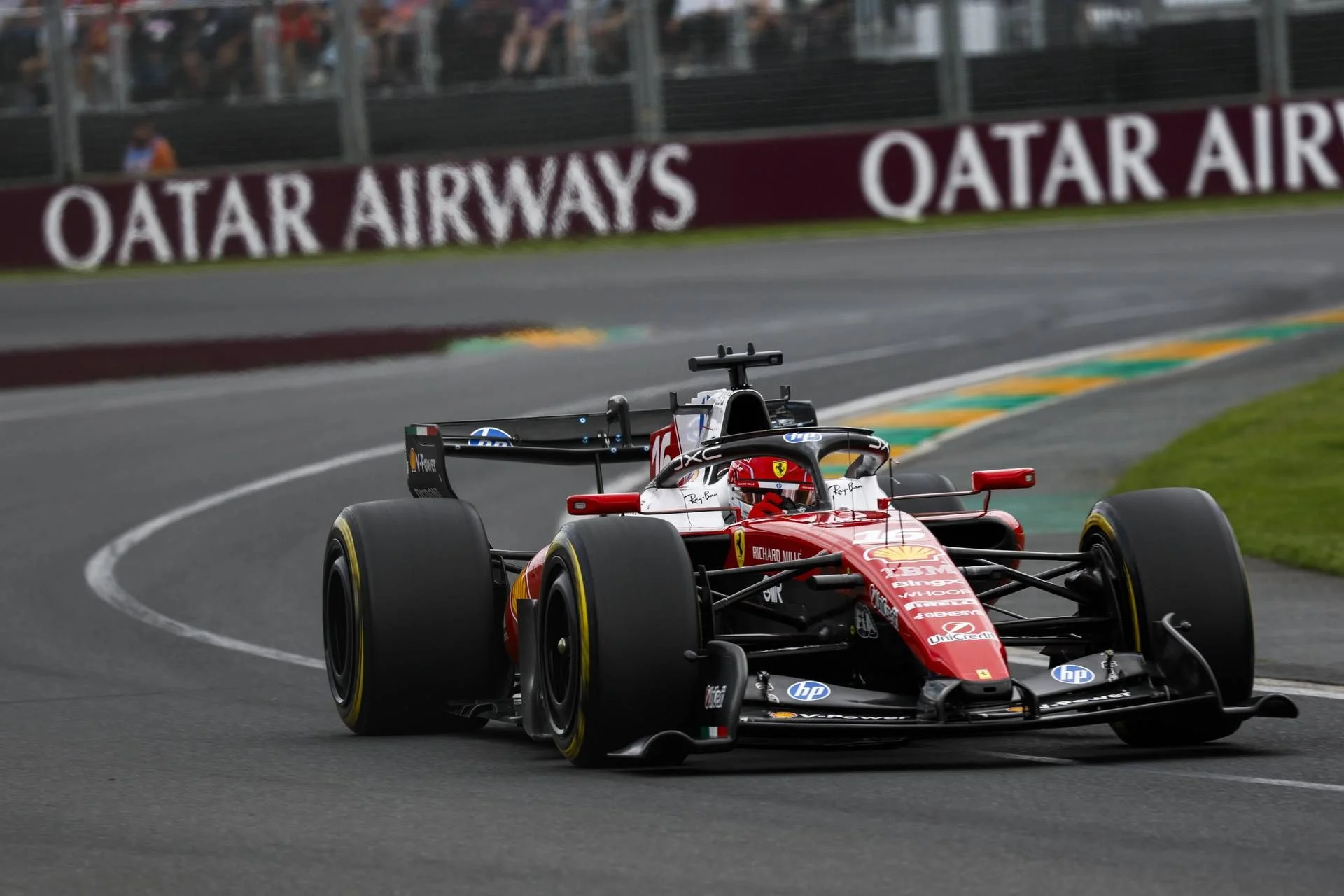 Ferrari frustrada em Melbourne: Mercedes domina e Leclerc admite gap de quase um segundo