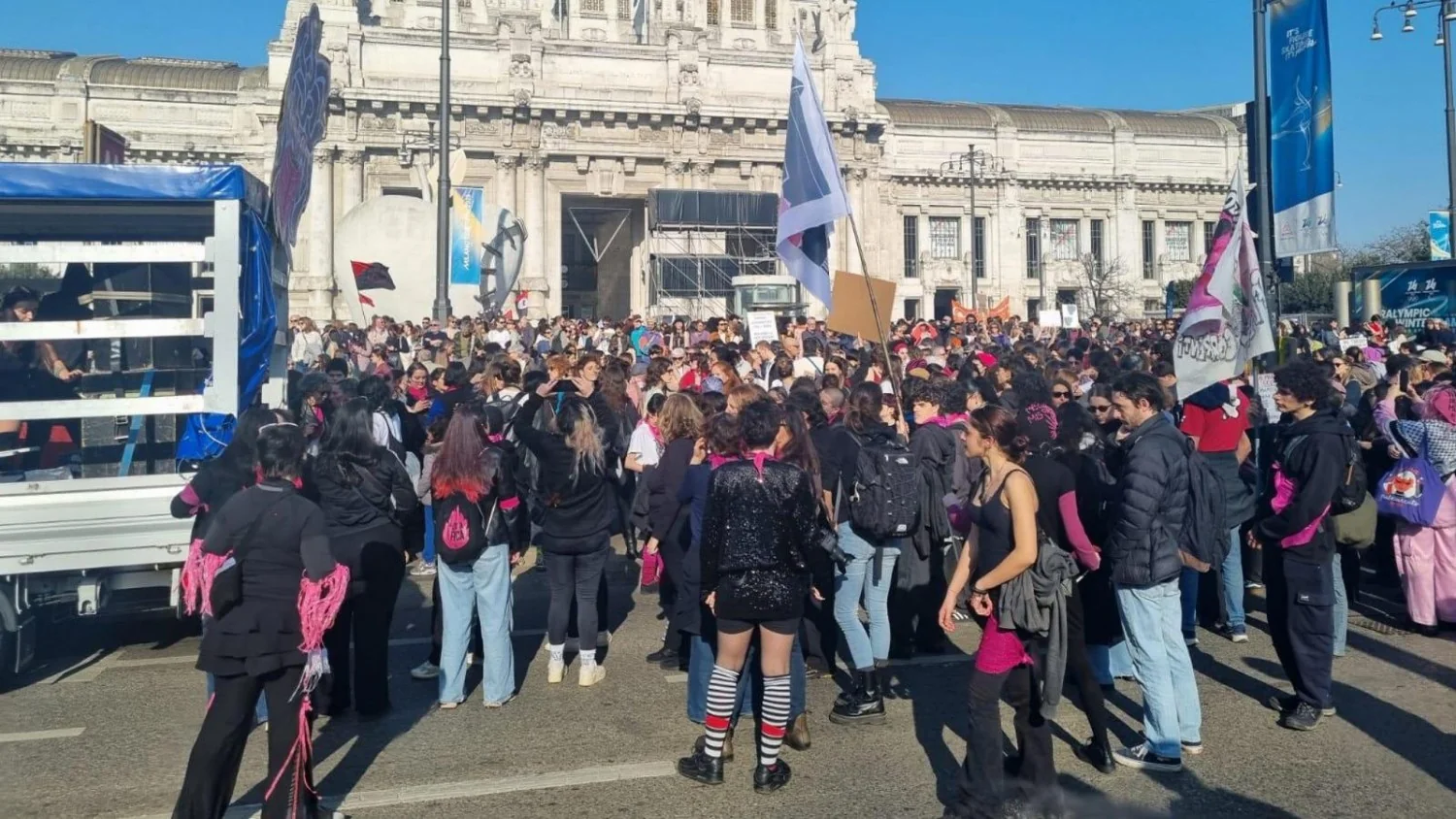 8 de março: greve transfeminista é convocada pela 10ª vez; manifestações ocupam 60 cidades na Itália e mobilizações seguem na Espanha