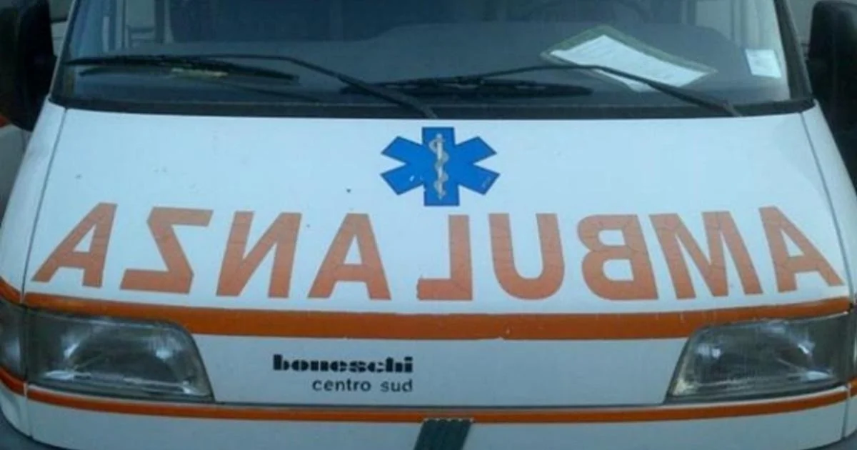 Aluna de 16 anos é atingida em Cagliari ao sair da escola; está em estado gravíssimo