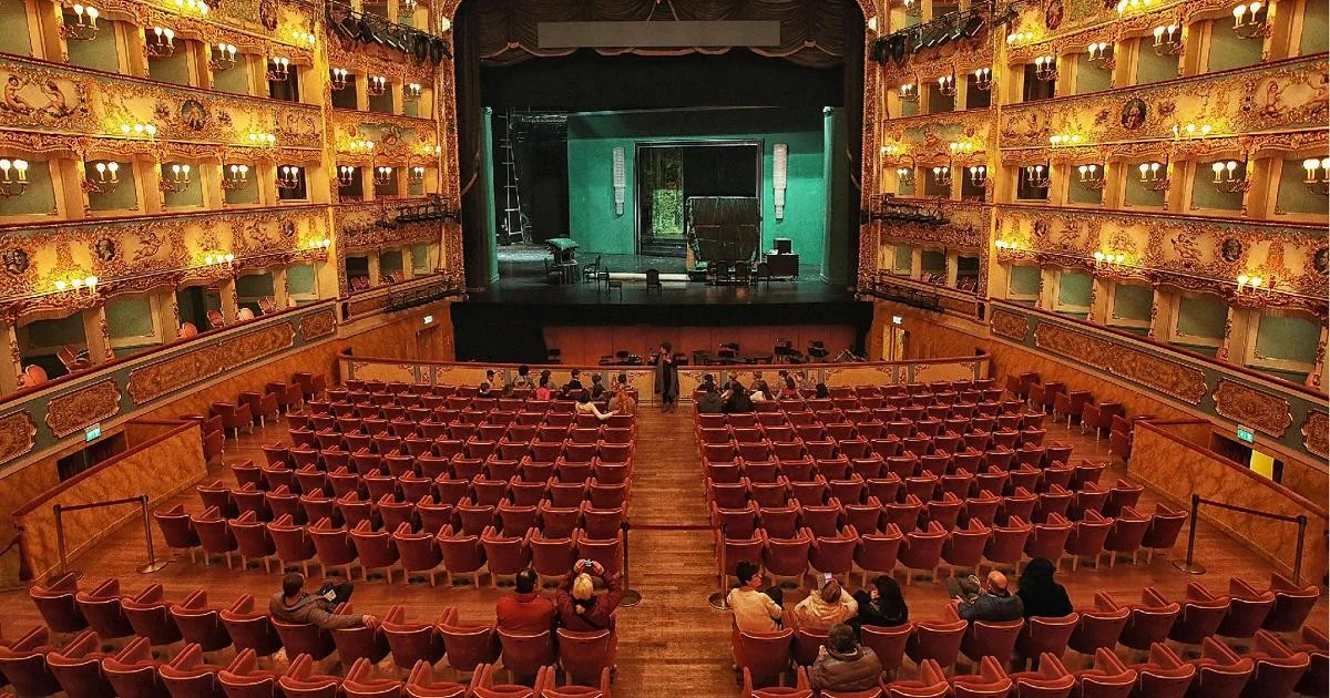 Confirmada Beatrice Venezi como diretora musical da Fenice; conselheiro do MiC Alessandro Tortato pede demissão