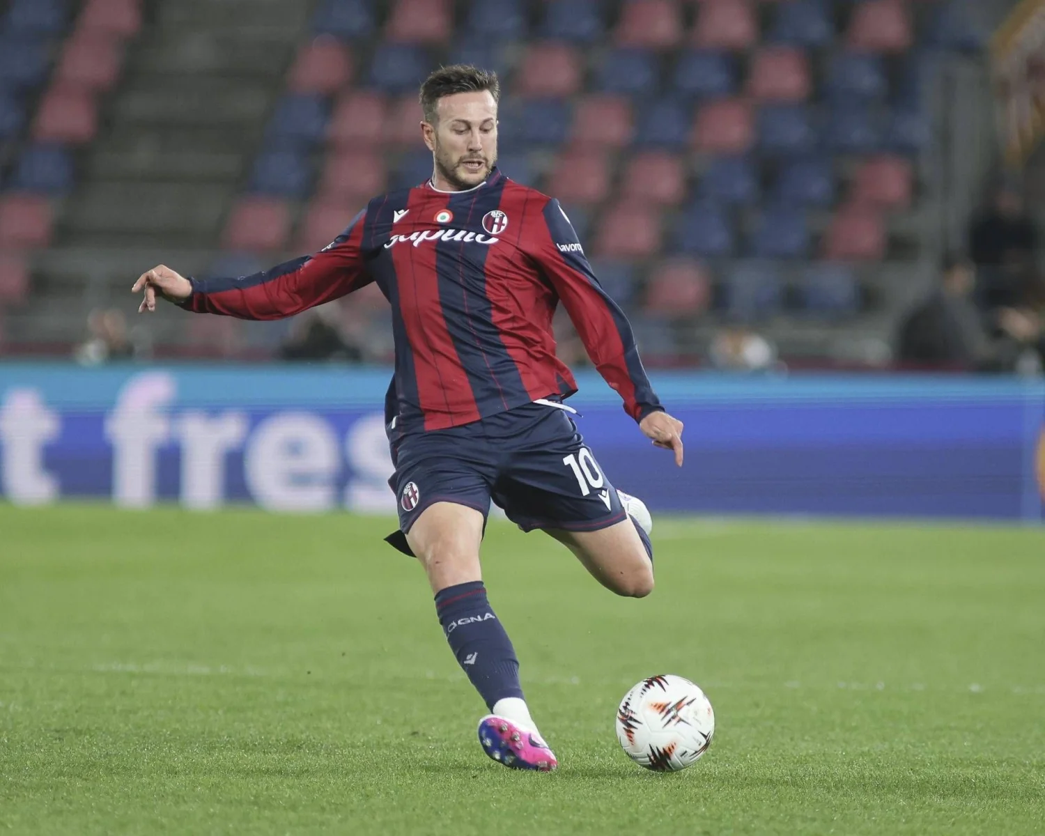 Empate 1-1 no Dall'Ara: Pellegrini evita derrota da Roma diante do Bologna nos oitavos da Europa League