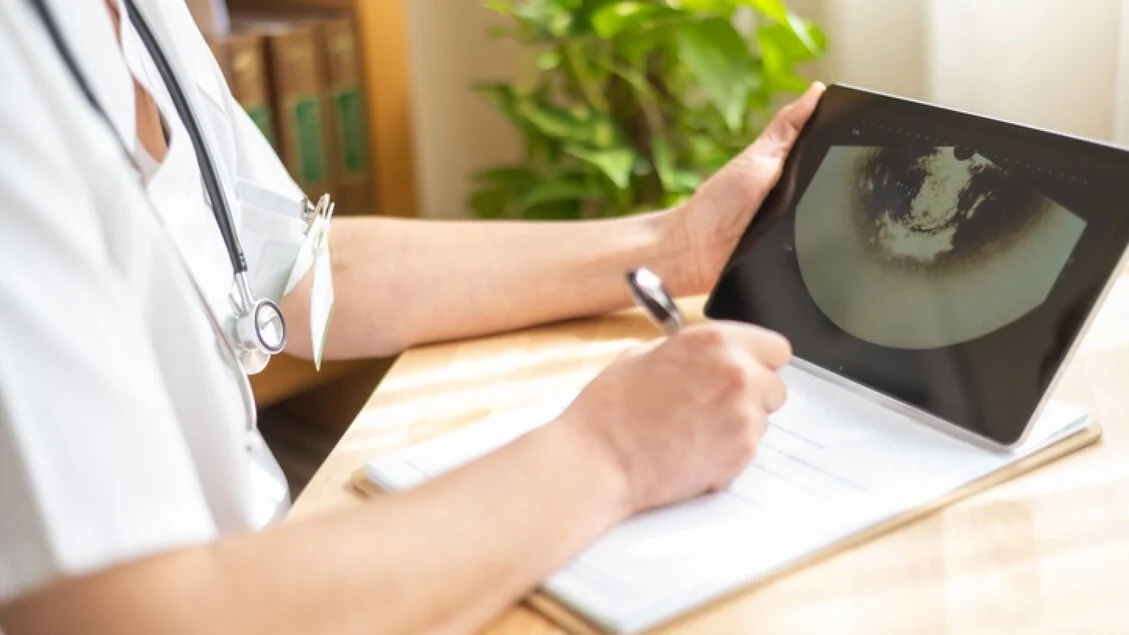 Burocracia consome metade do tempo dos oncologistas nas consultas, aponta estudo